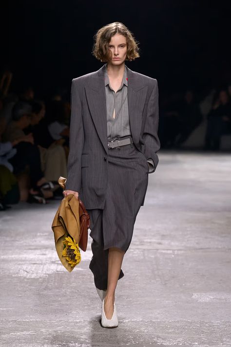 Bottega Veneta SS25 Collection Runway Photos | Hypebeast Burgundy Outfits, Spring Fashion Week, Spring Runway, Menswear Accessories, Spring 2025, Archive Fashion, Julianne Moore, Leather Denim, Knitwear Dress