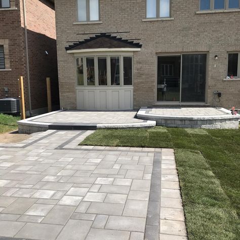 Unilock Pavers Patio, Modern Brick Patio, Interlocking Pavers Design, Patio Brick Design, Patio Pavers Design Layout Brick Patterns, Interlocking Bricks Landscaping, Backyard Interlocking Ideas, Patio Brick Ideas, Interlocking Bricks House