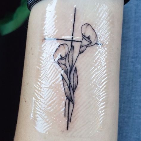 Calla lily cross tattoo #tattooideas #tattoos #crosstattoo Rose And Calla Lily Tattoo, Cali Lily Tattoo, Callililly Tattoo Calla Lilies, Cross With Lilies Tattoo, Calls Lily Tattoo, Calla Lily Tattoo Simple, Calla Flower Tattoo, Cala Lily Tattoos, Cala Lillies Tattoo