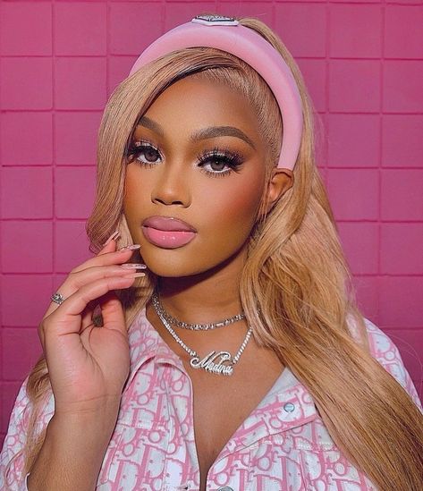 TATTI LASHES® on Instagram: “BARBIE BEAUTY 💘 @medinaimani_ looking next level in our TL3 lashes ✨ Ultimate glam goals by @chrismychael 🔥 Shop our must-have styles @…” Concealer And Foundation, Metallic Eyeliner, Blonde Hair Makeup, Blush Lipstick, Oily Face, Beauty Water, Barbie Makeup, Barbie Hair, Glam Makeup Look