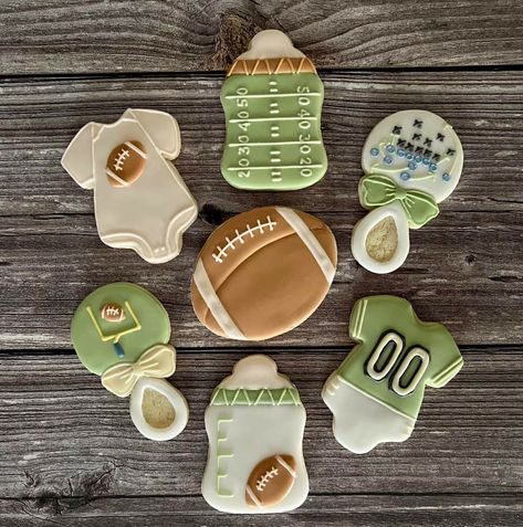 Football Baby Shower Cookies, Baby Shower Cookies Decorated, Sports Cookies, Football Baby Shower, Decorative Cookies, Themed Cookies, Cookie Business, Football Theme, Shower Cookies