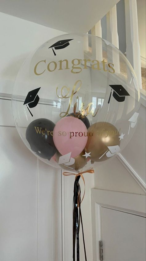 Graduation Balloon Decorations, Grad Balloons, Graduation Party Cake, Balloon Bouquet Diy, Black And Gold Balloons, Senior Night Gifts, Transparent Balloons, Graduation Balloons, Big Balloons