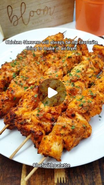 Khadija Siddiqui on Instagram: "Chicken Skewers In Air Fryer - Great for meal prep! I literally eat these cold straight from the fridge and they taste amazing!  Ingredients and steps:  1 kg boneless chicken  1 tsp salt  1 tsp paprika  1 tsp red pepper flakes or chilli flakes  1 tsp garlic granules  1 tsp onion granules  1 tsp black pepper  1 tsp dried parsley  1 tbsp yogurt  Juice of half lime  1 tbsp tomato paste  1 tbsp mayonnaise  2 tbsp oil   Marinate the chicken for an hour then make skewers. Air fry at 200ºC for 15 minutes then flip and air fry for another 6-7 minutes.   @chefwithpalette   #chicken #chickenskewers #airfryer #airfryerrecipes #easyrecipes #foodie #foodgram #recipe #recipes #chickenrecipes #healthyfood #mealprep #highprotein #yummy #reels #reelsinstagram #instagram #foo Chicken Skewers In Air Fryer, Chicken Spiedini, Chicken Starter Recipes, Air Fryer Recipes Chicken, Chicken Skewers, Dessert Dishes, Air Fryer Chicken, Boneless Chicken, Chicken And Vegetables