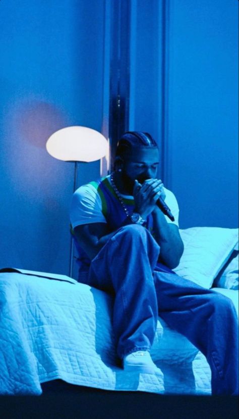 Blue Drake Wallpaper, Drake Apollo, Drake Wallpaper Aesthetic, Drake 2018, Rnb Vibes, Blue Drake, Drake Wallpaper, Old Drake, Drake Rapper