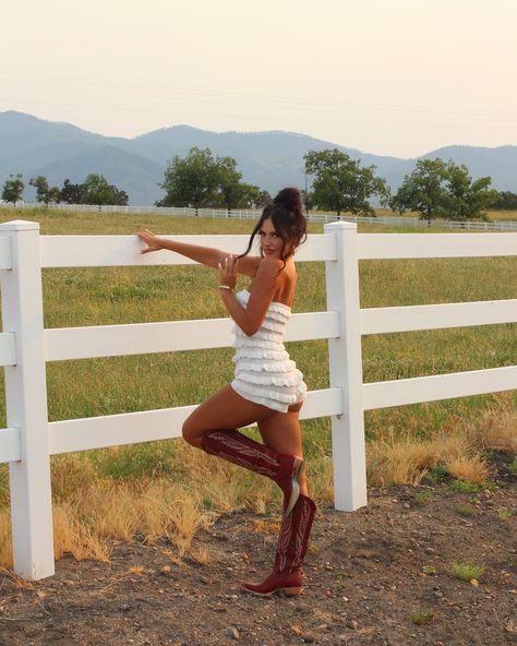 🍒 @FashionNova Country Insta Pics, Cowgirl Inspo Pics, Country Instagram Pictures, Cute Cowboy Boot Pics, Az Photoshoot, Rodeo Instagram Pictures, Cowgirl Boot Photography, Cowgirl Boots Phot, Western Pics