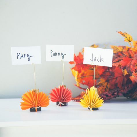 Leaf Place Card Holders | DIY for Beginners | KiwiCo Diy Place Card Holders, Card Holders Diy, Place Card Holders Diy, Card Holder Diy, Diy For Beginners, Blog Homepage, Fingerprint Crafts, Thanksgiving Place Cards, Baby Gift Guide