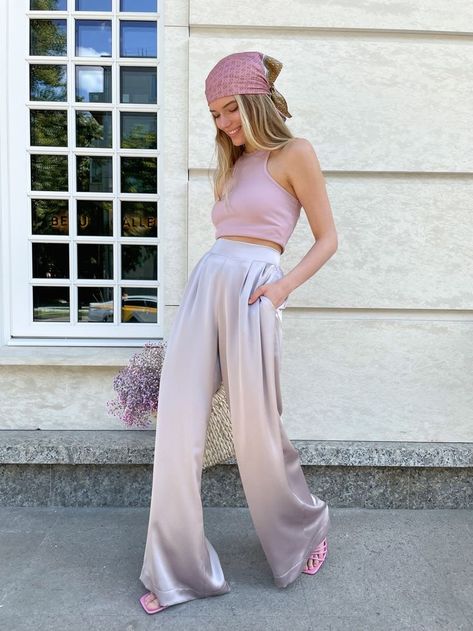 Chic silk pants Silk High Waisted Pants, Satin High Waisted Pants, Long Satin Pants, Patterned Silk Pants Outfit, Silk Fit Pants, High Waist Satin Pants, Stain Pants Outfit, Wide Silk Pants Outfit, High Waisted Satin Pants