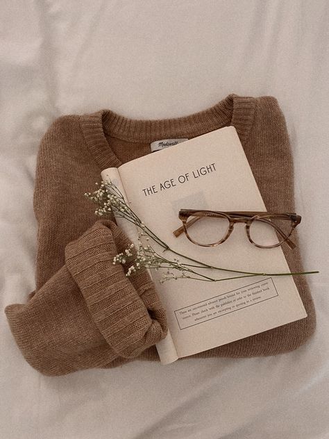 Vsco Bookstagram Filters, Photo Of Books Ideas, Easy Bookstagram Pictures, Book Review Photo, Book Marketing Photos, Photoshoot With Books At Home, Aesthetic Bookstagram Photos, Bookstagram Inspiration Story, Book Photo Inspiration