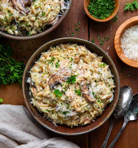 Enjoy the creamy and savory flavors of Mushroom Orzo, a flavorful pasta dish with sauteed mushrooms and a rich, cream-based sauce!