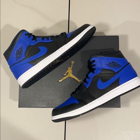 Brand: Air Jordan Style: Jordan 1 Mid Color: “Hyper Royal Colorway” Sizes: 4.5, 5, 5.5, 6 (Grade School), 12.5 Condition: Brand New Never Worn With Box 100% Authentic Will Ship Next Day Released In 2020 Size 4.5, 5, 5.5, 6 Are Grade School Sizes Black And Blue Air Jordans, Boys Jordan Shoes, Nike Air Jordan Aesthetic, Dark Blue Jordans, Jordans For Boys, Air Jordan Ones, Nike Jordan Air 1, Jordan 1 Colors, Real Jordans