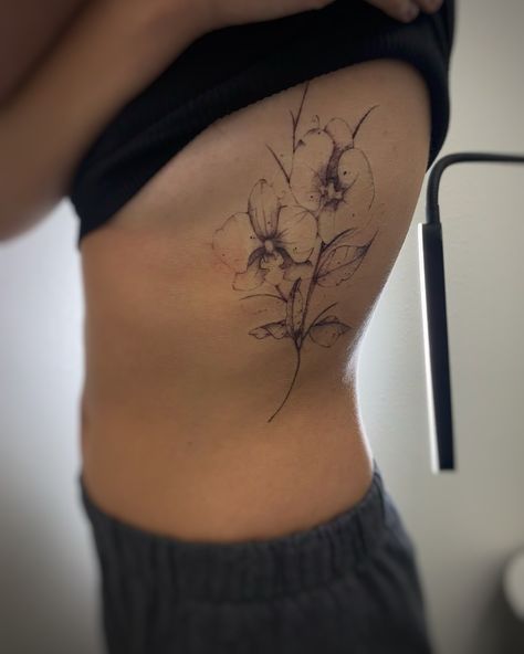 Pretty Flower Rib Tattoo • • • #flowertattoo #daintytattoo #prettytattoo #privatetattoostudio #finelineflowertattoo Side Rib Tattoos, Flower Rib Tattoo, Flower Tattoo On Ribs, Rib Tattoos For Guys, Tattoos On Side Ribs, Fine Line Tattoo, Line Tattoo, Dainty Tattoos, Pretty Flower