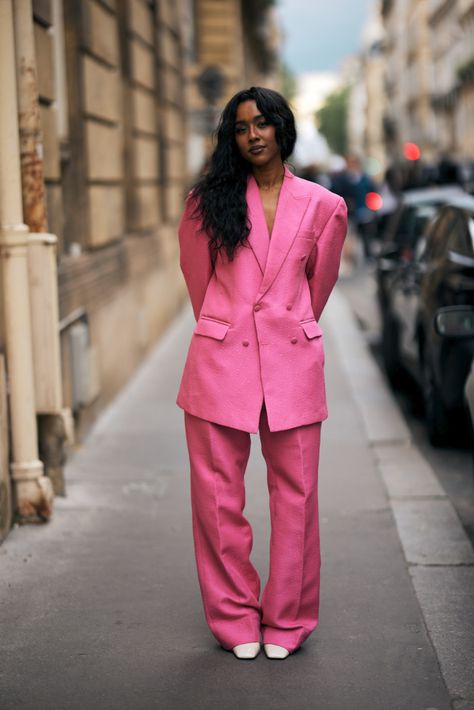 Paris Men's Street Style: Cool Looks from Fashion Week Spring 2025 - FASHION Magazine Skirts Over Pants, Spotlight Photography, Blush Outfit, Cool Looks, Men's Street Style, Color Blocking Outfits, 2025 Fashion, Spring 2025, Ny Fashion