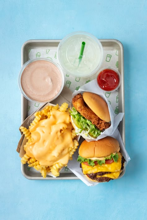 Shake Shack Restaurant Opens At 17th And R Streets In Sacramento – Good Day Sacramento Shack Restaurant, Shake Shack Burger, Crinkle Cut Fries, Hamburger Restaurant, Hot Dog Cart, Food Handling, Messy Kitchen, Burger Restaurant, Shake Shack