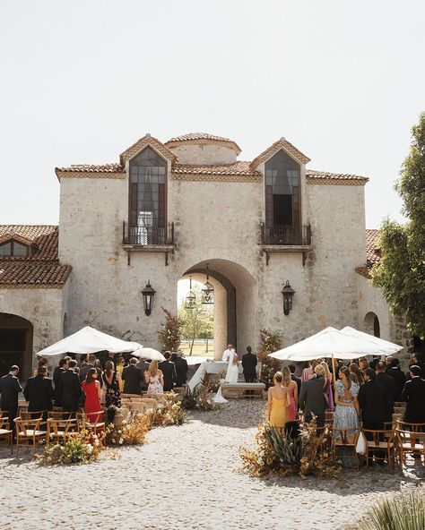 ULTIMATE CHIC WEDDING IN SAN MIGUEL DE ALLENDE – Sarai Flores Vintage Mexican Wedding, Mexico Wedding Venue, Champagne Collection, Hacienda Wedding, Wedding Spain, Spanish Wedding, Destination Wedding Mexico, Wedding Designer, Future Wedding Plans