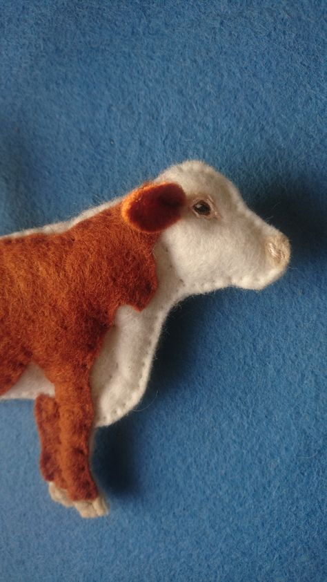 Christmas Toy Handmade, Diy Cow Stuffed Animal, Cow Felt Pattern, Diy Farm Animal Ornaments, Felt Cow Ornament, Felt Animal Ornaments, Felt Cow Christmas Ornaments, Highland Cow Felt Ornament, Felt Cow