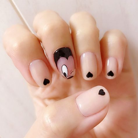 Disney Themed Nails, Nails Disney, Mouse Nails, Disney Nail Designs, Mickey Mouse Nails, Mickey Nails, Nail Drawing, Nail Art Disney, Pretty Nail Designs