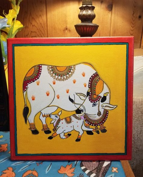 Pichwai Rangoli, Pichhwai Design, Kamdhenu Cow Painting, Pichwai Paintings Cows, Animal Paintings Easy, Pichwai Cow, Cow Paintings On Canvas, Fabric Colour Painting, Indian Traditional Paintings