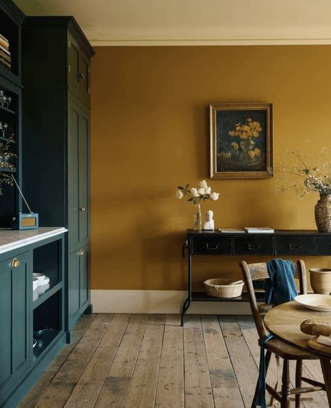 12 Paint Color & Interior Design Trends for 2024 - Amykranecolor.com Color Interior Design, Classic English Kitchen, Mustard Yellow Walls, Yellow Dining Room, Devol Kitchens, House Apartment, Color Interior, Trends For 2024, Yellow Kitchen