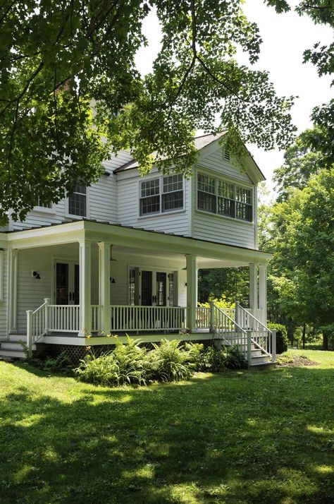 18th Century House Exterior, Colonial Farmhouse Interior Design, 1860 Farmhouse, Elizabeth Roberts Architecture, 18th Century Farmhouse, Cozy Window Nook, Elizabeth Roberts, 18th Century House, New England Farmhouse