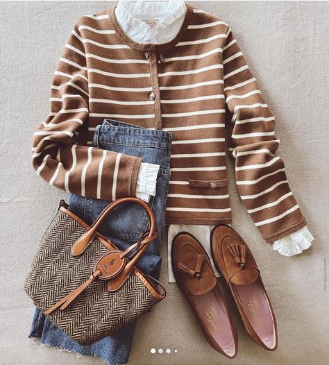 Shopping • Instagram Team Building Outfit Ideas, Classic Fashion Looks, Brown Outfits, 2023 Outfits, Mommy Outfits, Classic Style Outfits, Outfit Plan, Estilo Preppy, Paris Outfits