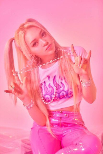 K Pop Idols Female, Hot Pink Doja Cat Photoshoot, Yena Pink Photoshoot, Alexa Bliss Photoshoot, Alexa Back In Vogue Kpop, Alexa Kpop Photoshoot, Alexa • Zb Label, Kpop Wallpaper, My Crush