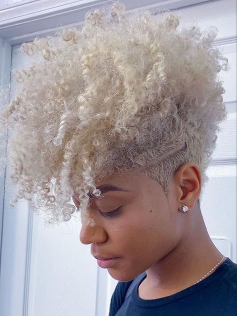 Short Platinum Blonde Hair, Natural Hair Haircuts, Blonde Natural Hair, Hair Black Women, Tapered Natural Hair, Natural Hair Cuts, Natural Hair Short Cuts, Tapered Haircut, Cool Blonde Hair