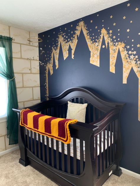 Harry Potter Baby Nursery Artwork, Baby Harry Potter Nursery, Kids Room Harry Potter, Harry Potter Inspired Nursery, Hogwarts Nursery Ideas, Harry Potter Baby Room Themed Nursery, Harry Potter Toddler Room, Marvel Nursery Ideas, Harry Potter Nursery Ideas