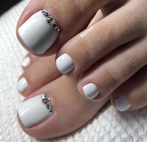 Cute White Pedicure Ideas, White Pedicure With Rhinestones, Trendy Toe Nails, Wedding Toe Nails, Nail Nail Designs, Feet Nail Design, Pedicure Designs Toenails, Gel Toe Nails, Acrylic Toe Nails