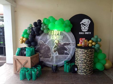 Double celebration party Call Of Duty Balloon Garland, Call Of Duty Birthday Party Ideas, Call Of Duty Birthday Party, Army Party Decorations, Army Themed Birthday, Halo Birthday, Halo Party, Cod Ghosts, Racing Cake