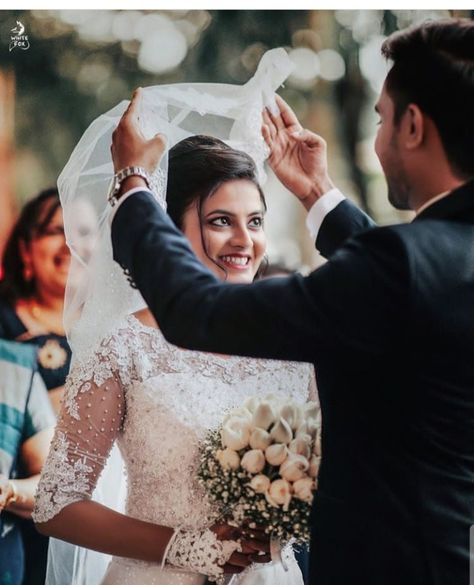 Christian Wedding Photography Poses, Indian Christian Wedding Ideas, Christian Wedding Stills, Christian Bride Poses, Christian Wedding Photoshoot, Christian Wedding Photos, Wedding Closeup Photography, Christian Wedding Couple Poses, Christian Marriage Photography