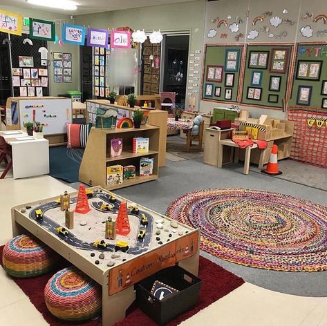 Transitional Kindergarten Classroom, Preschool Room Layout, Montessori Elementary Classroom, Daycare Rooms, Home Day Care, Reggio Inspired Classrooms, Eyfs Classroom, Reggio Classroom, Preschool Rooms