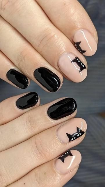 Black Spring Nails: Embracing Edgy Elegance in 2024’s Chicest Trend Black Spring Nails, Edgy Nail Art, Mint Green Nails, Playful Art, Green Nail Art, Edgy Elegance, Romantic Nails, Spring Nail Trends, Romantic Date Night