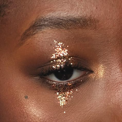 Gold Leaf Makeup Looks, Gold Under Eye Makeup, Glitter Under Eyes Make Up, Gold Flakes Makeup, Gold Aesthetic Makeup, Glitter Under Eye, Undereye Glitter, Ethereal Makeup Goddesses, Chunky Glitter Eye Makeup