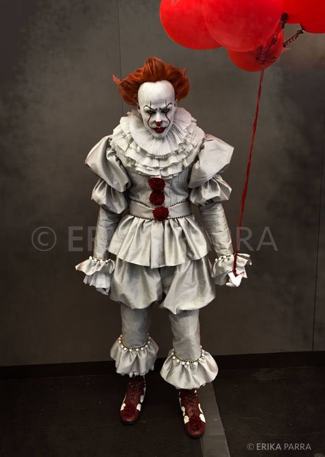 Pennywise Costume For Kids, Pennywise Wig, Scary Couples Costumes, Pennywise Halloween Costume, Pennywise Cosplay, Pennywise Costume, Es Pennywise, Clown Cosplay, Demon Costume