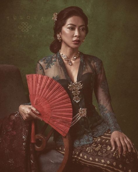 Indonesian Royalty, Indonesian Clothing, Indonesian Kebaya, Chinoiserie Wedding, Filipino Art, Batik Kebaya, Burmese Clothing, Kebaya Dress, Indonesian Art