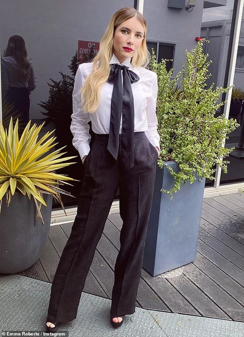 Bow Tie Blouse Outfit, Emma Roberts Boyfriend, Emma Roberts Style, Tie Outfit, Color Combos Outfit, Bella Hadid Outfits, Women Ties, Gorgeous Blouses, Paris Outfits