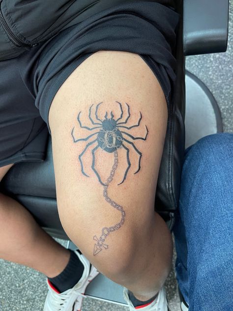 spider tattoo with a 0 on its rear section wrapped in a chain with a sharp flail on the end  on the thigh Phantom Troop Tattoo Spider, Phantom Spider Tattoo, Phantom Troop Spider Tattoo, Mens Spider Tattoo, Judgment Chain Tattoo, Anime Spider Tattoo, Tattoo Ideas For Men Upper Arm, Feitan Spider Tattoo, Hisoka Spider Tattoo