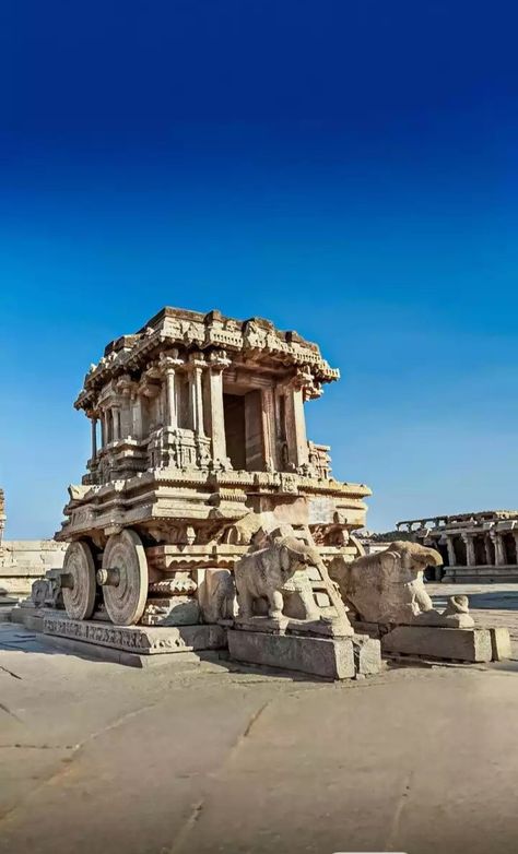 Indian Monuments, South Indian Culture, Indian Temple Architecture, Temple Photography, Indian Wedding Couple Photography, Indian Wedding Couple, Temple Architecture, Hampi, Indian Temple