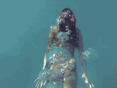 Diving Gif, Swimming Gif, Ocean Gif, Intimacy In Marriage, Mermaid Dreams, Dark Paradise, Arte Obscura, Trik Fotografi, Aesthetic Gif