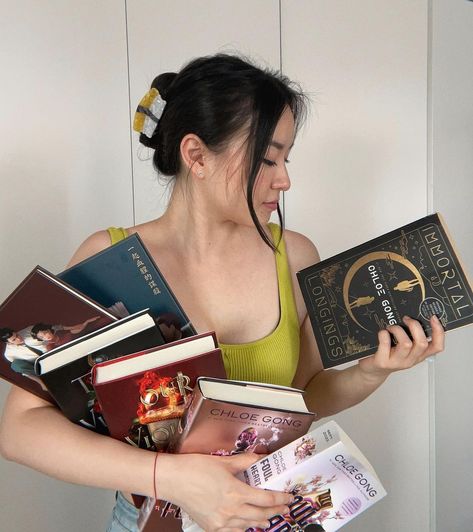 Chloe Gong on Instagram: "yes I did drop these heavy books as soon as the camera took its burst, I have weak noodle arms since this is a question that’s come up a…" Chloe Gong Books, Chiseled Face, Immortal Longings, Author Aesthetic, Chloe Gong, Author Dreams, I Will Rise, Aesthetic Dark Academia, Book Log