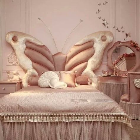 Soft Pink Butterfly bedroom for a princess Baby Girl #pinkbedroom #butterflybed #girlbedroomideas #dreambedroom Butterfly Bedroom, Butterfly Bedding, Butterfly Room, Beauty Room Design, Dream Furniture, Princess Baby, Interiors Dream, Cute Bedroom Decor, Pink Room