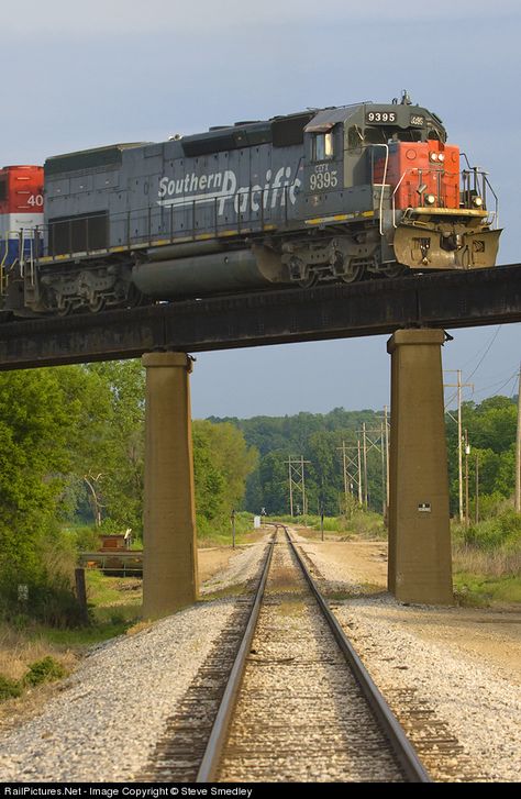 RailPictures.Net Photo: CEFX 9395 Toledo, Peoria & Western EMD SD45T-2 at East Peoria, Illinois by Steve Smedley Penn Central Railroad, Model Trains Ho Scale, Diesel Train, Seaboard Coast Line Railroad, Train Spotting, Conway Scenic Railroad, East Peoria, Peoria Illinois, Train Board