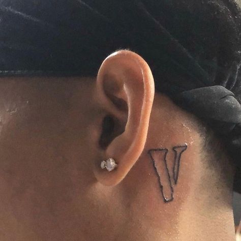 Devine Tattoo, Black Men Tattoos, V Tattoo, Half Sleeve Tattoos For Guys, Neck Tattoo For Guys, Stylist Tattoos, Hand Tattoos For Guys, Discreet Tattoos, Tattoo Flash Art