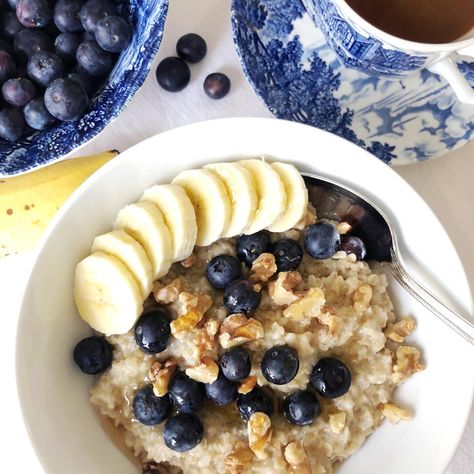 Oatmeal Recipes Blueberry, Healthy Oatmeal Bowl, Blueberry Banana Oatmeal, Oatmeal With Banana, Oatmeal With Blueberries, Blueberry Oats, Banana Nut Oatmeal, Oatmeal Ideas, Oatmeal With Fruit