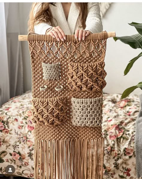 Modern Macrame Patterns, Macrame Projects Ideas, Simpul Makrame, Pola Macrame, Macrame Baby, Macrame Wall Hanging Tutorial, Crochet Wall Art, Macrame Knots Tutorial, Makramee Diy