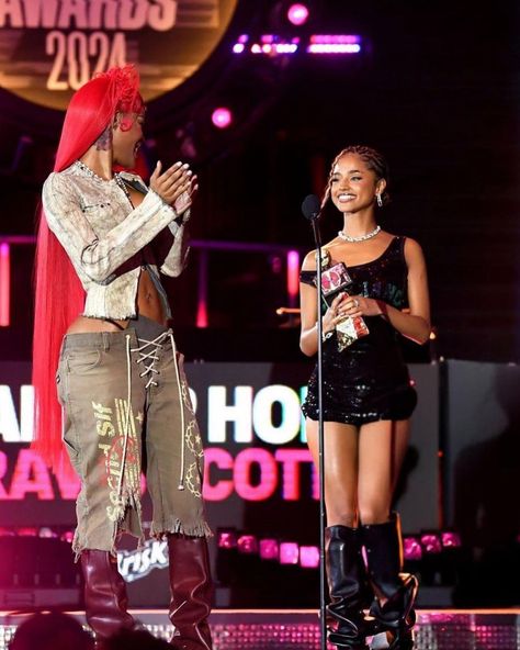 Can’t get over how stunning Tyla looked presenting the “I Am Hip Hop Award” to Travis Scott at the BET Hip Hop Awards 2024 Bet Hip Hop Awards, Travis Scott, Get Over It, Mtv, Singers, Hip Hop, Celebrities, Quick Saves