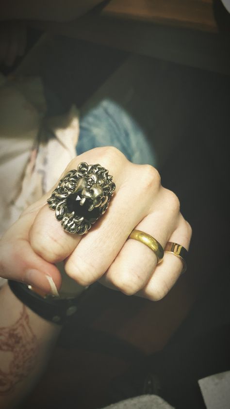 Gucci Lion Ring Gold Lion Ring, Lion Ring Women, Gucci Lion Ring, Lannister Fashion, Unique Ruby Rings, Jewellery Wishlist, Leo Jewelry, Gucci Ring, Gold Leaf Rings