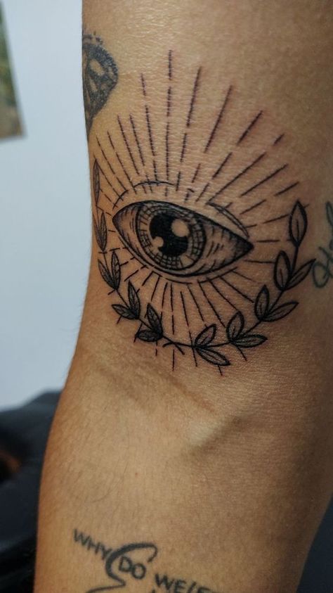 Best 2024 Tattoo Ideas for Men: Sleeve to Small Arm Inspirations Men's Tattoo Ideas, Meaningful Tattoos For Men, Men's Tattoo, Third Eye Tattoos, All Seeing Eye Tattoo, Tatuagem Masculina Pequena, Tato Minimal, Simple Tattoos For Guys, Wrist Tattoos For Guys