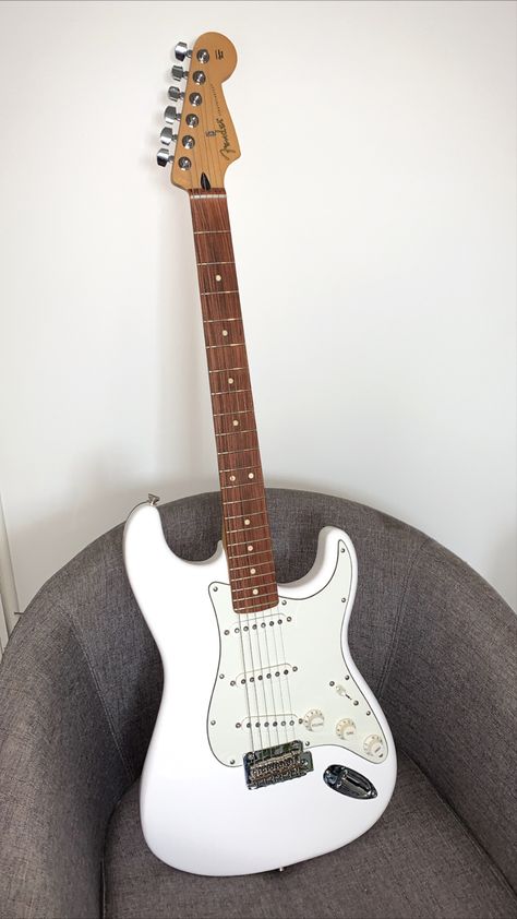 White Electric Guitar Aesthetic, White Bass Guitar Aesthetic, Clear Electric Guitar Aesthetic, Strat Guitar Aesthetic, Strat Electric Guitar, White Electric Guitar, Piano Songs For Beginners, Fender Guitars Stratocaster, Types Of Guitar