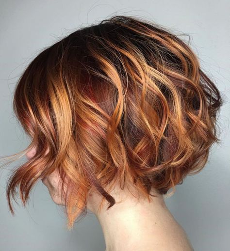 Two-Tone Wavy Bob Messy Blonde Bob, Burgundy Bob, Short Bob Cuts, Pixie Bob Haircut, Wavy Bob Hairstyles, Wavy Bobs, Bob Haircuts For Women, Short Bob Haircuts, Curly Bob Hairstyles